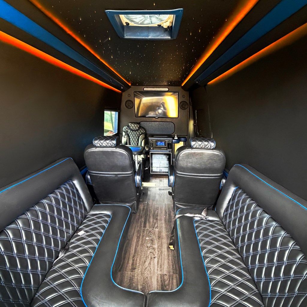 8 Passenger Executive Bus in Los&nbsp;Angeles